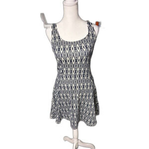 NEW H&M DIVIDED Fit & Flare Stretch Sleeveless Comfort Skater Dress Size 8